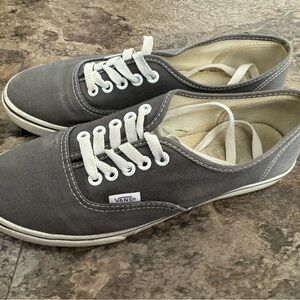 Vans shoes. Men’s 6.5 or Women’s 8.